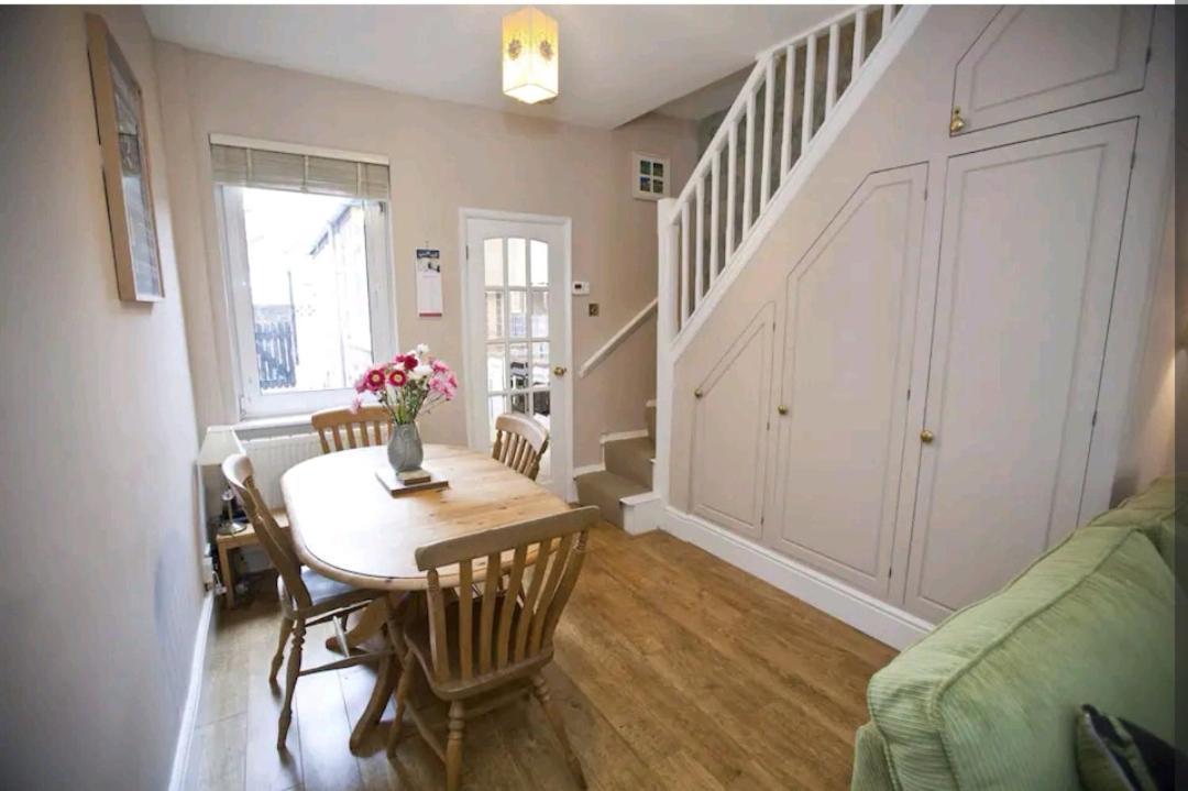 Cosy Little Home Just Outside York City Walls 외부 사진